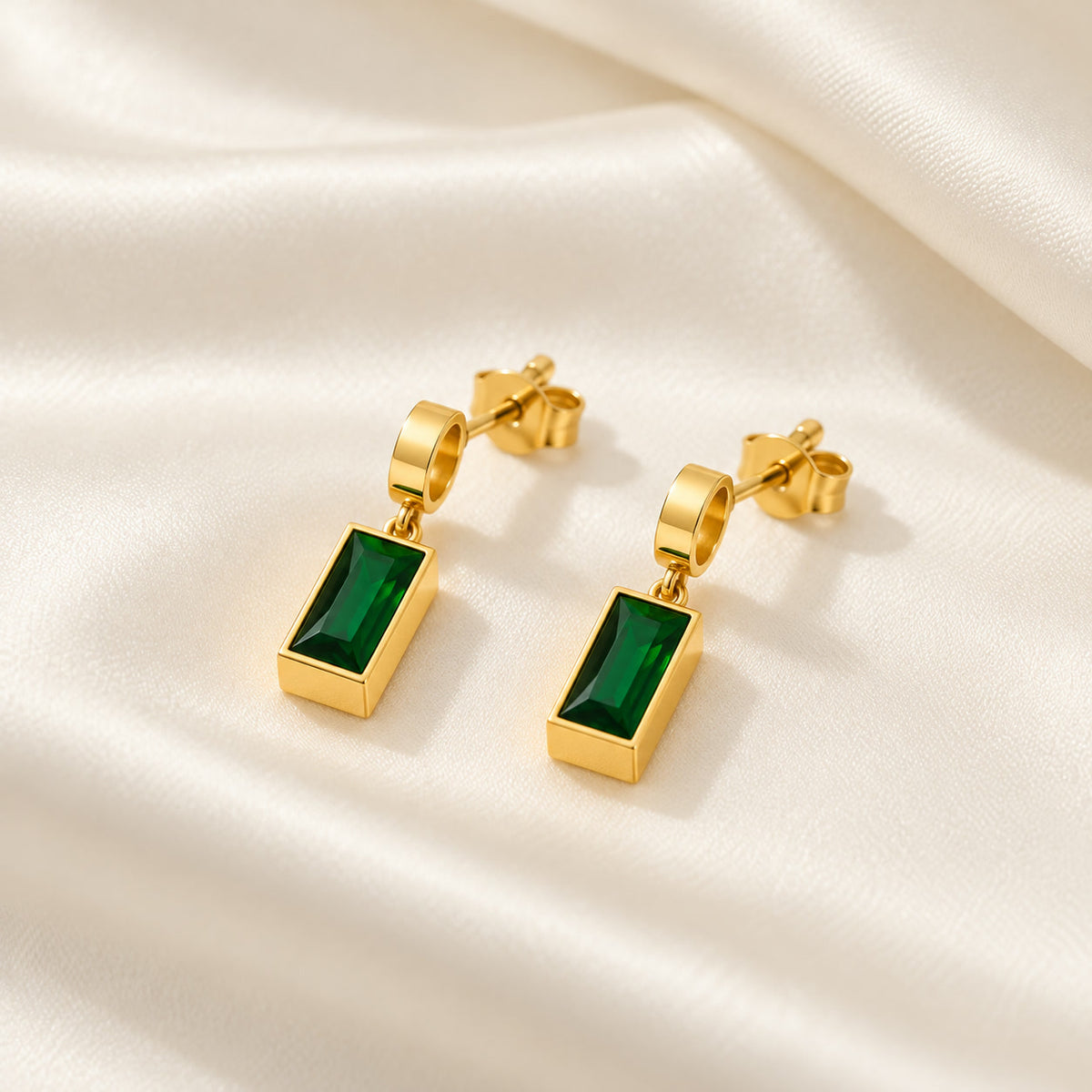 Emerald Luxe Ohrringe – NOOR GOLD (Foto)