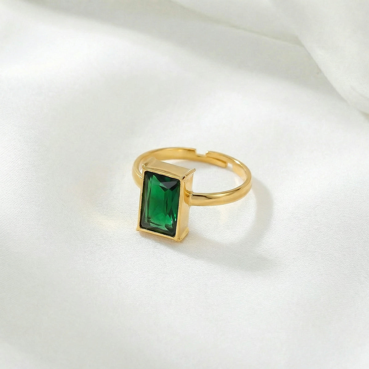 Emerald Luxe Ring – NOOR GOLD