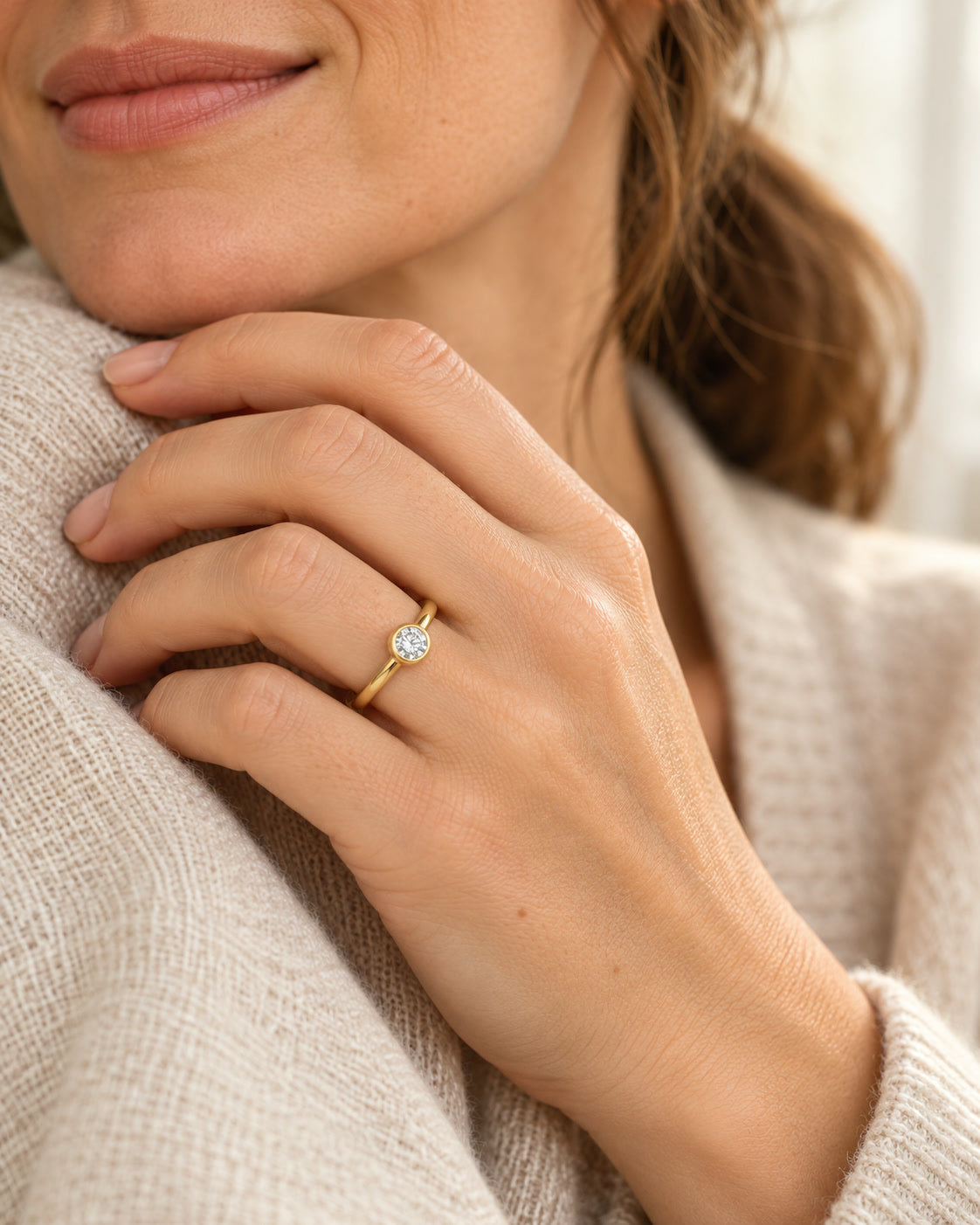 Pure Shine Ring getragen – NOOR GOLD